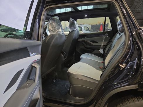 New 2026 Volkswagen Tiguan SE R-Line FWD image 21