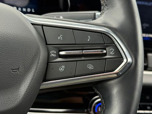 Used 2025 Chevrolet Equinox LT w/ Convenience Package II FWD image 16