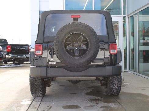 Used 2018 Jeep Wrangler Sport image 7