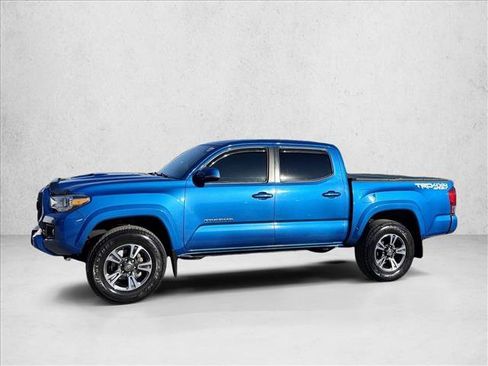 Used 2017 Toyota Tacoma TRD Sport w/ Tow Package AWD/4WD image 4