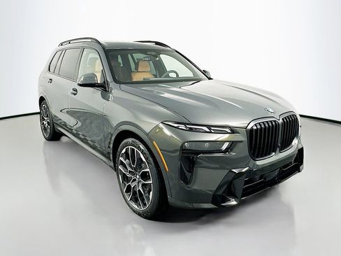 Used 2025 BMW X7 xDrive40i w/ M Sport Package image 3