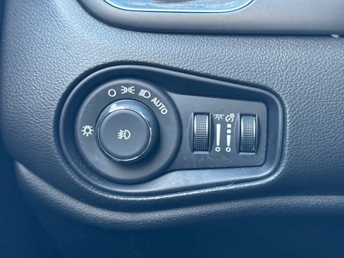 Used 2022 Jeep Renegade Latitude w/ Convenience Group image 22