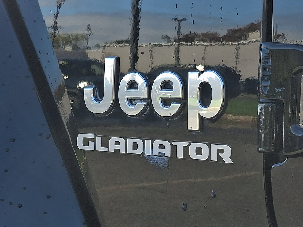 Certified 2021 Jeep Gladiator Overland w/ Popular Equipment Package AWD/4WD image 29