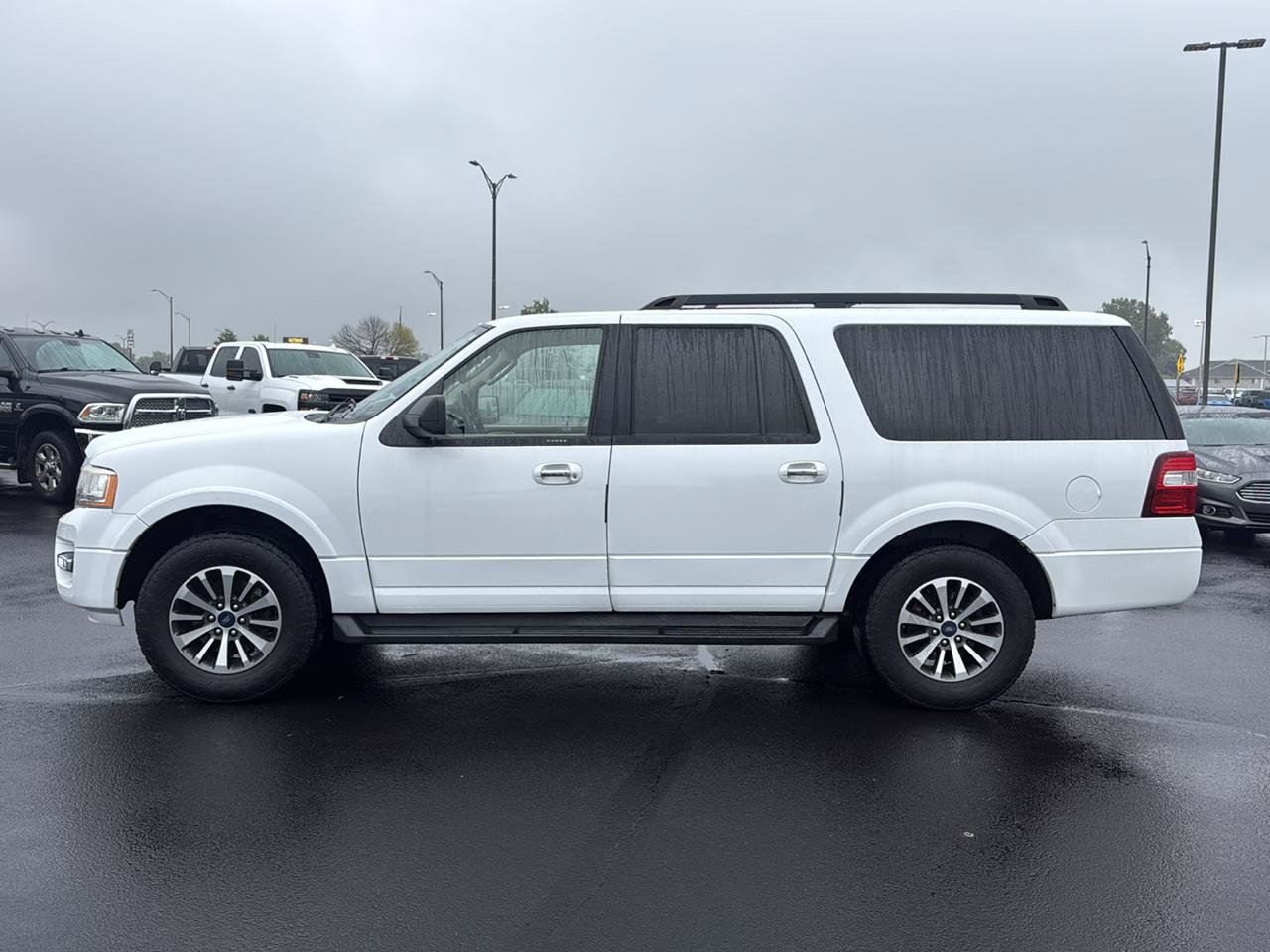 Used 2017 Ford Expedition EL XLT w/ Equipment Group 202A AWD/4WD image 2
