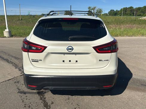 Used 2021 Nissan Rogue Sport SL AWD/4WD image 4