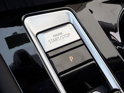 New 2026 Volkswagen Atlas SE image 17