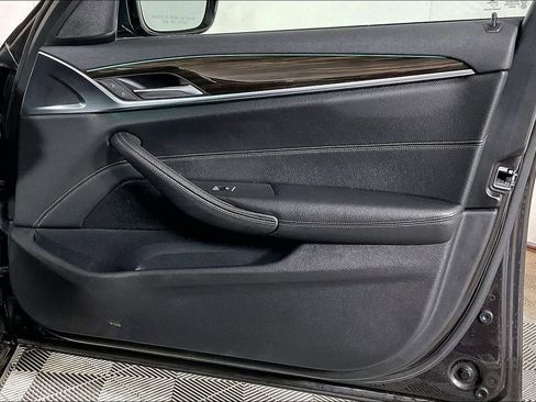 Used 2019 BMW 530e 530e iPerformance image 23