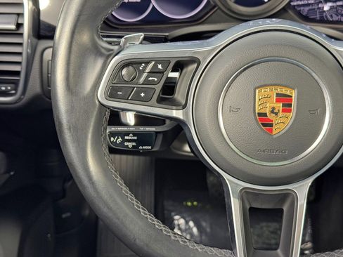 Used 2023 Porsche Cayenne Platinum Edition w/ Premium Package image 22