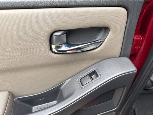 Used 2022 Nissan Frontier SV RWD image 33