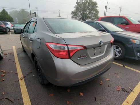 Used 2015 Toyota Corolla LE FWD image 4