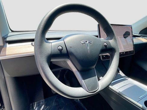 Used 2023 Tesla Model Y Long Range AWD/4WD image 10