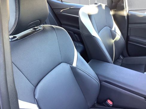 Used 2025 Toyota Camry SE image 14