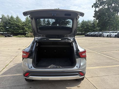 Used 2025 Chevrolet Trax LT FWD image 25
