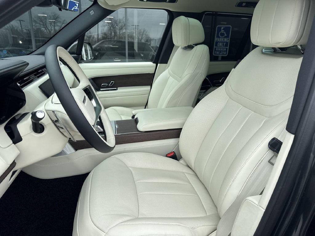 Used 2025 Land Rover Range Rover SE AWD/4WD image 13