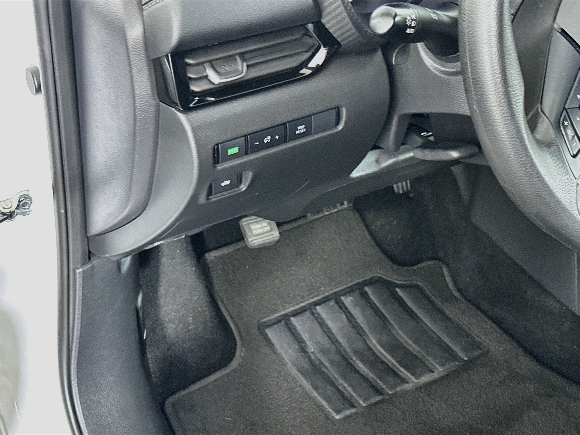 Used 2025 Nissan Sentra SV FWD image 17
