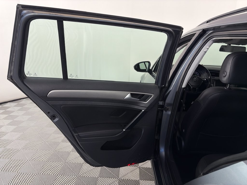 Used 2015 Volkswagen Golf TDI S FWD image 12