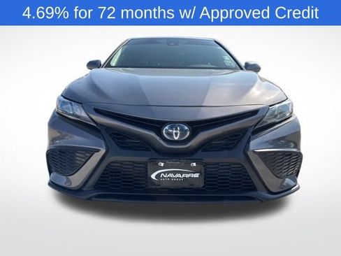 Used 2022 Toyota Camry SE image 3