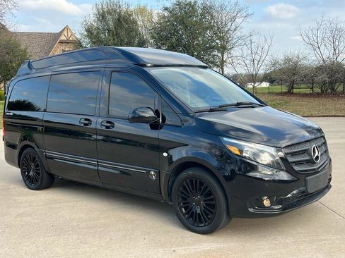 Used 2018 Mercedes-Benz Metris Passenger Van image 8