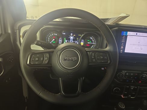 Used 2024 Jeep Wrangler Unlimited w/ Convenience Group AWD/4WD image 15