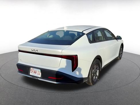 Used 2025 Kia K4 LXS image 14