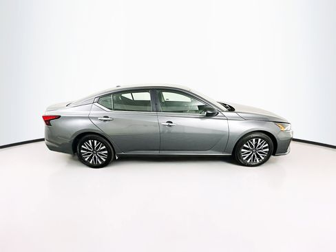 Used 2025 Nissan Altima 2.5 SV image 10