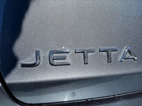 Certified 2024 Volkswagen Jetta SE w/ Panoramic Sunroof Package image 31