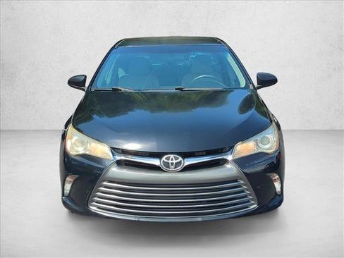 Used 2017 Toyota Camry LE FWD image 2