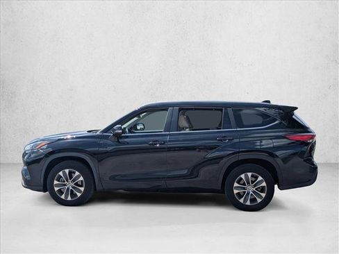 Used 2023 Toyota Highlander XLE FWD image 8