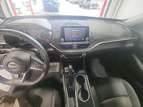 Used 2024 Nissan Altima 2.5 SV FWD image 11