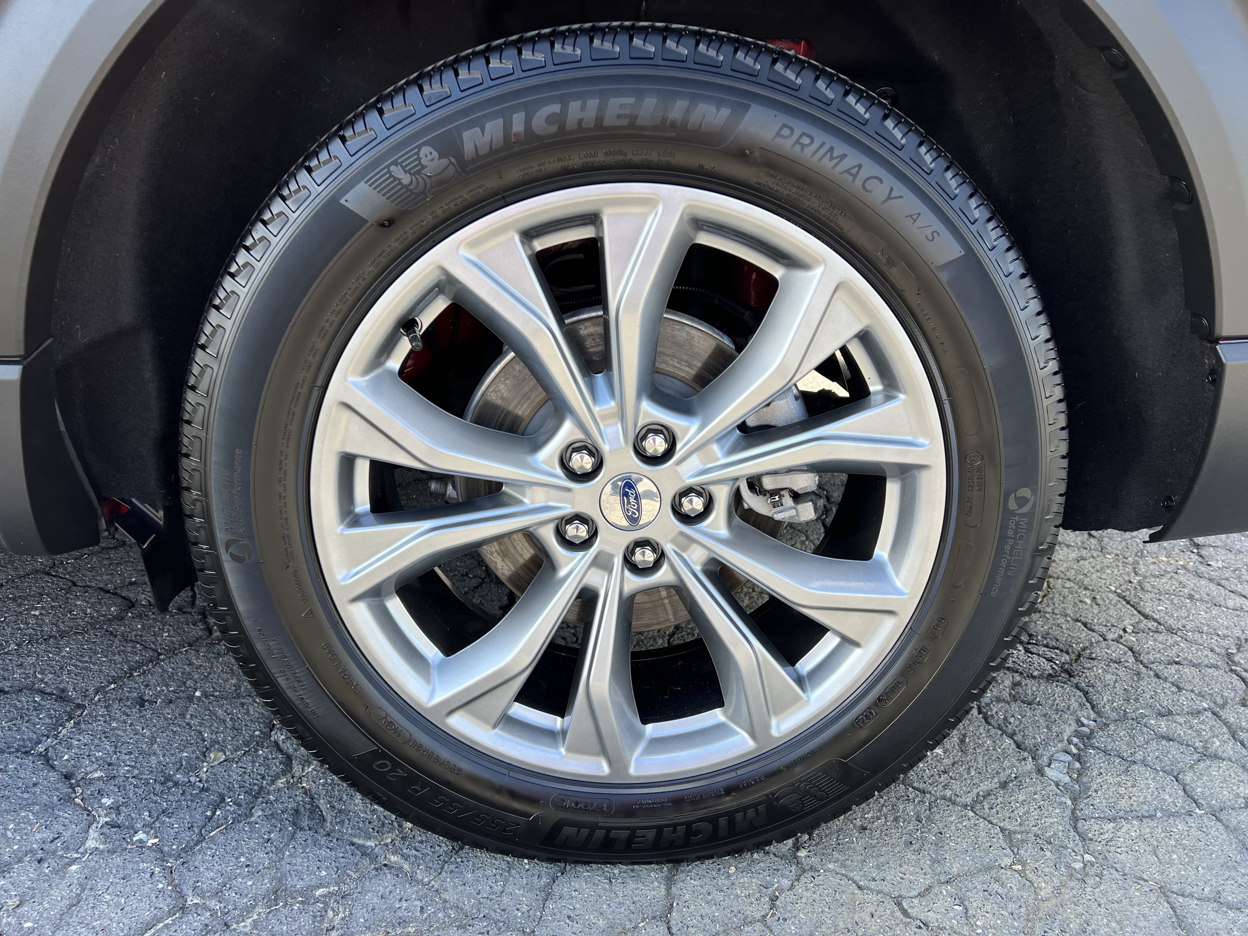 Used 2024 Ford Explorer XLT w/ Equipment Group 202A AWD/4WD image 16