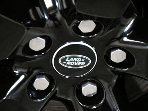 Used 2024 Land Rover Defender 130 X-Dynamic SE image 95