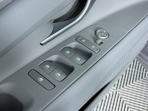 New 2025 Hyundai Elantra SEL image 30