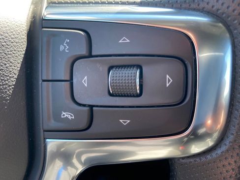 Used 2025 Chevrolet Blazer LT FWD image 8