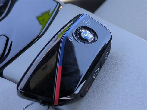 Used 2024 BMW 540i xDrive w/ M Sport Package image 28