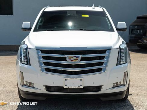 Used 2017 Cadillac Escalade Premium Luxury RWD image 2