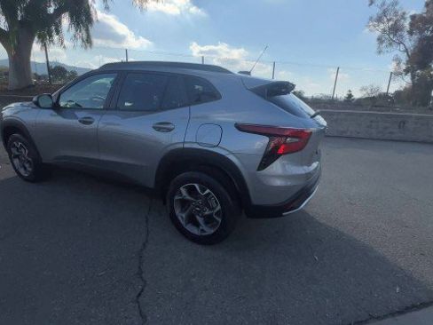 Used 2024 Chevrolet Trax LT image 6