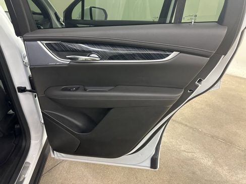 Used 2025 Cadillac XT6 Premium Luxury image 21
