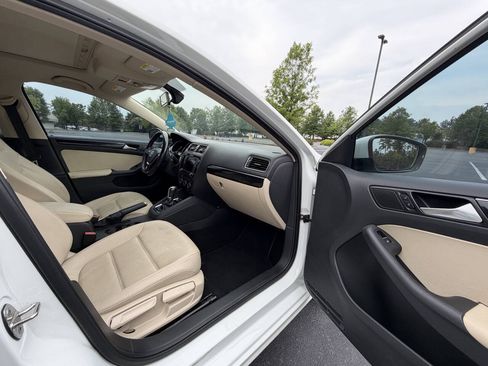 Used 2017 Volkswagen Jetta SEL FWD image 18