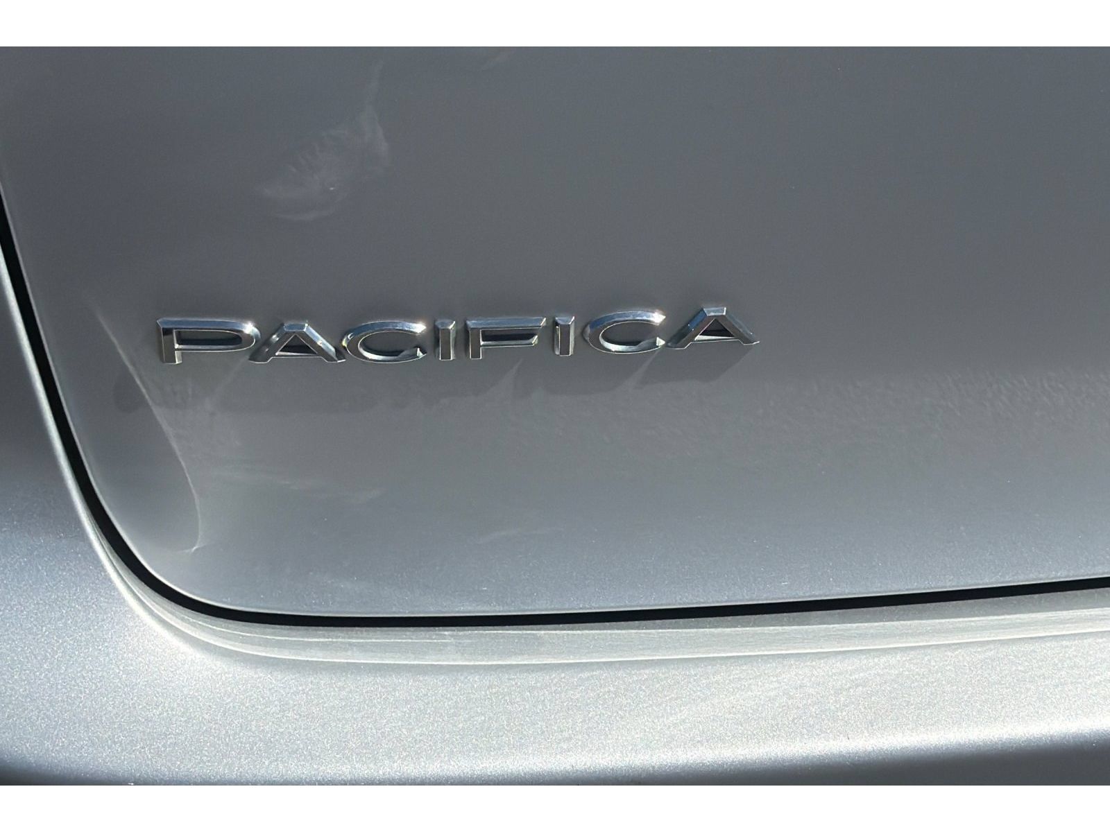 Used 2023 Chrysler Pacifica Touring-L FWD image 32