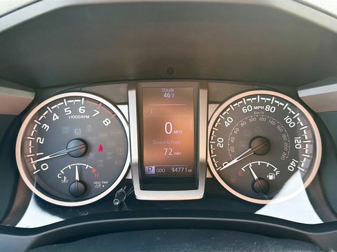 Used 2017 Toyota Tacoma SR5 w/ Tow Package AWD/4WD image 17