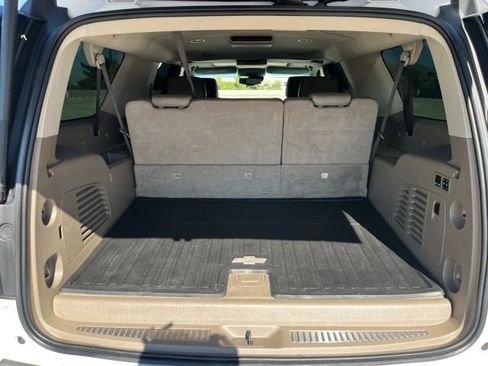 Used 2020 Chevrolet Suburban LT image 16