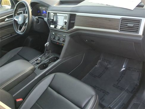 Certified 2022 Volkswagen Atlas SE image 11