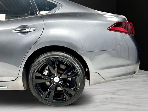 Used 2017 INFINITI Q70 L 3.7 w/ Deluxe Touring Package image 11