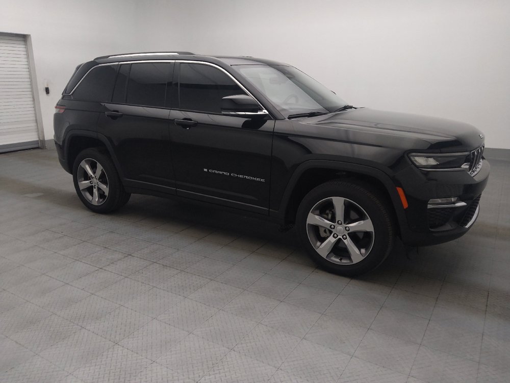 Used 2022 Jeep Grand Cherokee Limited w/ Luxury Tech Group II RWD image 11