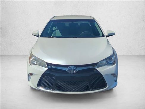 Used 2017 Toyota Camry SE FWD image 2