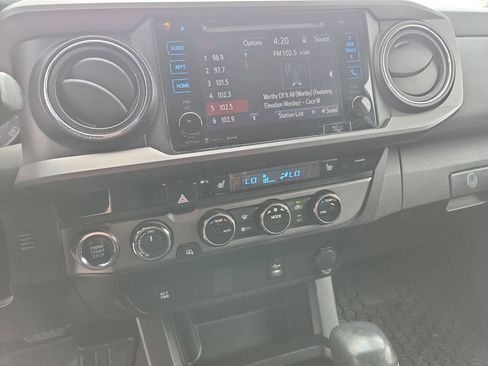 Used 2017 Toyota Tacoma SR5 AWD/4WD image 18