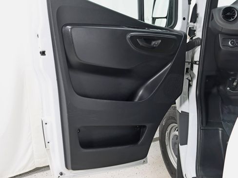 Used 2023 Mercedes-Benz Sprinter 2500 image 27