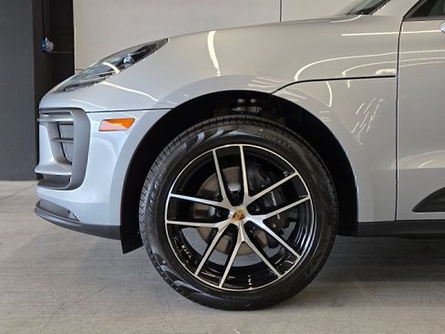 Certified 2026 Porsche Macan AWD/4WD image 9