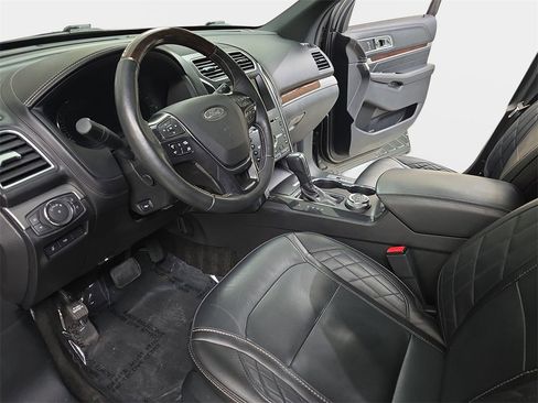 Used 2018 Ford Explorer Platinum image 19