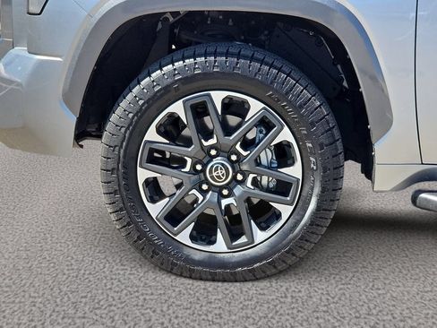 Used 2023 Toyota Tundra Limited w/ Power Package AWD/4WD image 9